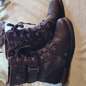 Sorel Major Carly boots 9